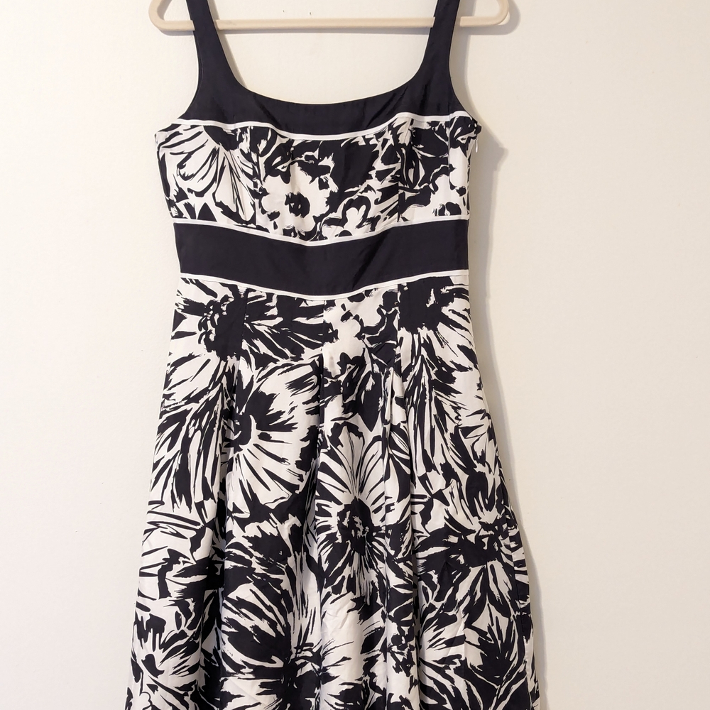 Floral Black and White Silk‎ Dress - Picture 2 of 7